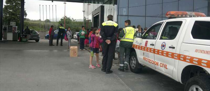 Un incendio en un autobs obliga a evacuar a 65 nios