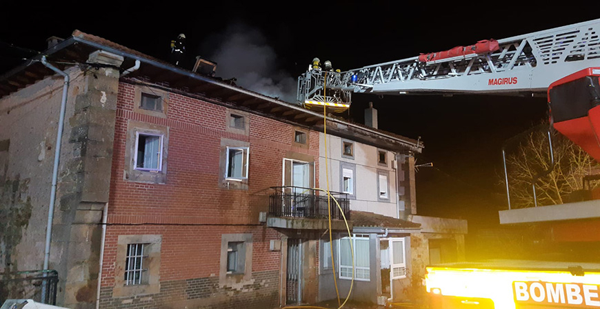 Un incendio calcina una vivienda en Retortillo