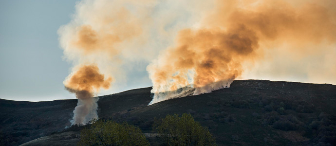 Incendio en las faldas del Pico de la Muela