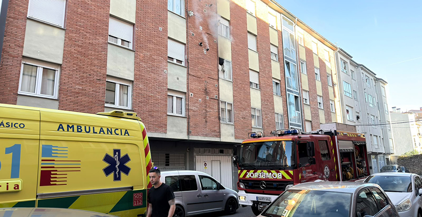 El incendio originado en la cocina de una vivienda de Vidrieras oblig� a desalojar todo el bloque
