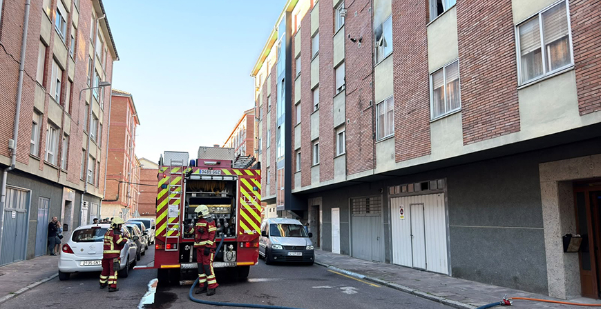 El incendio originado en la cocina de una vivienda de Vidrieras oblig� a desalojar todo el bloque