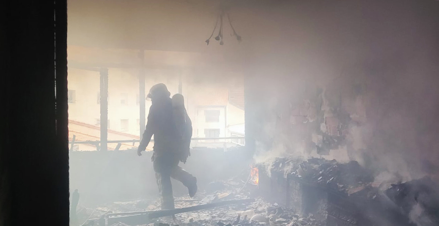 El incendio de una vivienda en Castro Urdiales provoca el traslado de nueve personas al Hospital de Laredo