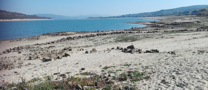 La inexorable fuga de agua del Pantano del Ebro