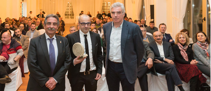 igo Ansola recibe el V Premio Baha Sur Cultural