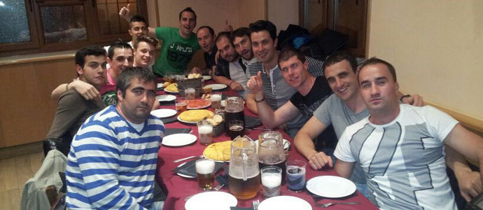 Los integrantes del Kaoba-Imposible-Bodegn-Cantabria celebraron la cena de fin de temporada