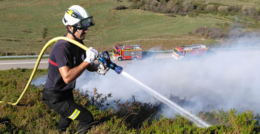 Intensa actividad de las cuadrillas forestales y los bomberos hoy en Campoo
