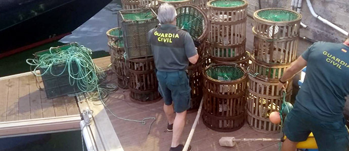 Interceptado un furtivo con artes prohibidas, ms de 60 kilos de pulpos y 53 centollos y bogavantes