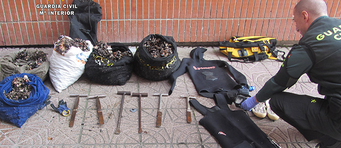 Intervienen ms de 80 kg de percebes a un hombre que ya contaba con 50 denuncias en materia de pesca