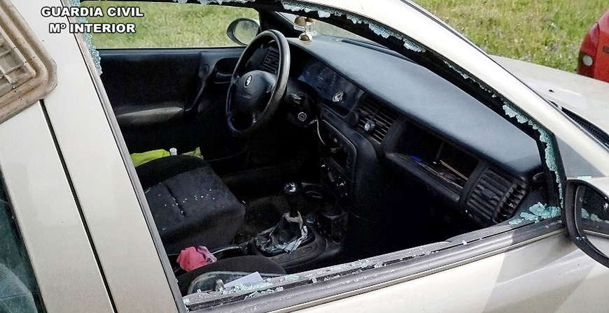 Investigado un hombre como presunto autor del robo en cuatro coches aparcados en un taller de Matamorosa