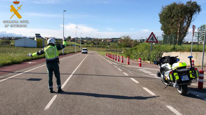 Investigado por intentar atropellar con su motocicleta a un agente de la Guardia Civil