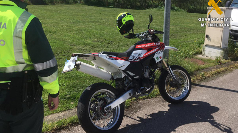 Investigado por intentar atropellar con su motocicleta a un agente de la Guardia Civil