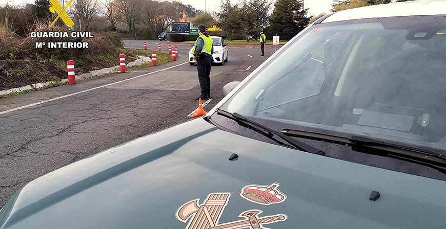 Investigados los presuntos autores de una estafa al simular un accidente de trfico entre dos vehculos que provoc tres heridos 