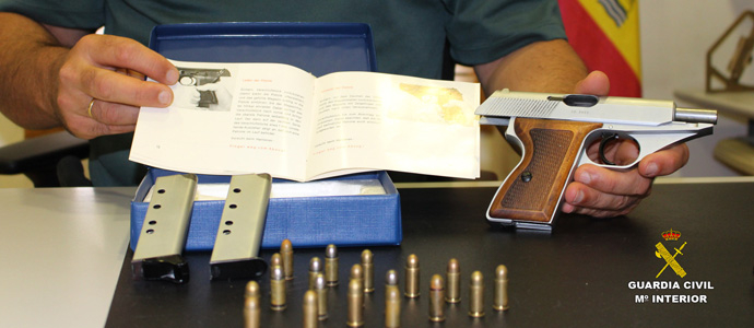 Investigan a un vecino de Santander por posesin ilegal de una pistola