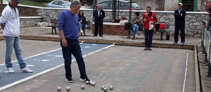 Ivn y Fraile se imponen en el Torneo de Petanca de Requejo