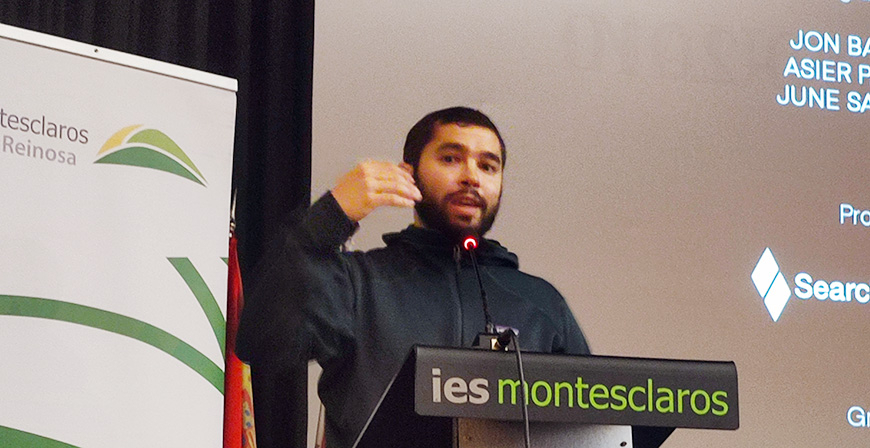 Jon Barredo visita el IES Montesclaros para incentivar el emprendimiento a travs de 'La montaa del alma'