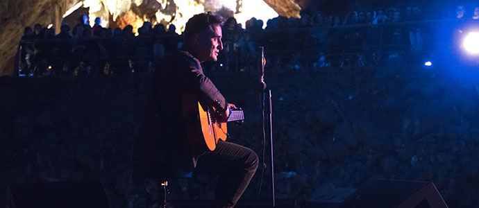 Jorge Drexler protagoniza un concierto-experiencia en 'El Soplao' 