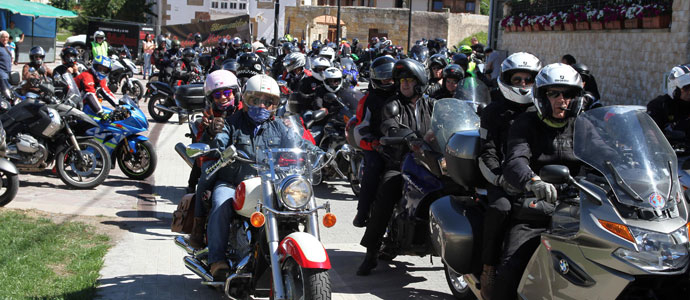Jornada motera en Requejo