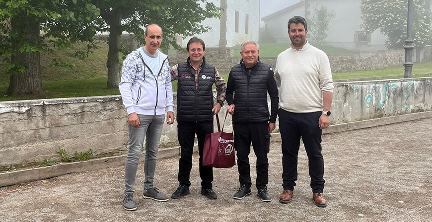 Jos Manuel y Cui ganan el IX Torneo de Petanca de Bolmir