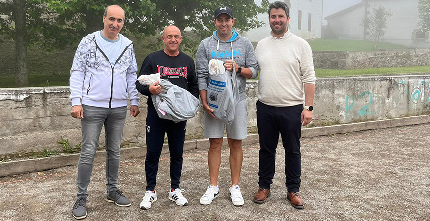 Jos Manuel y Cui ganan el IX Torneo de Petanca de Bolmir
