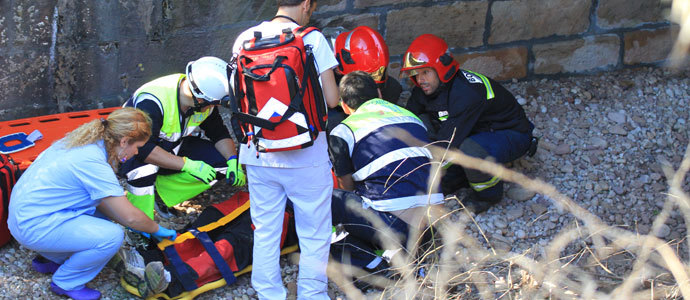 Un joven resulta herido en Matamorosa al caerse al cauce del ro Hjar