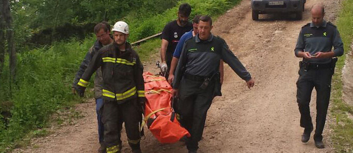Un joven resulta herido tras volcar el autocargador que conduca en Herrera de Ibio