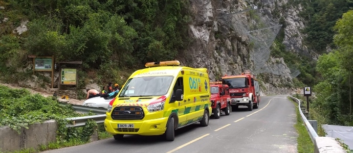 Un joven sufre una contusin en la cara y una posible fractura en la mueca al realizar barranquismo en Pearubia 