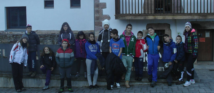 Los jvenes de Enmedio disfrutaron del puente en el Albergue La Torre 