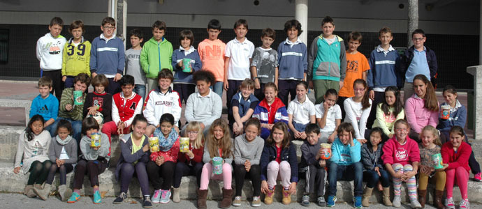 Jvenes en misin solidaria