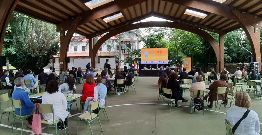 Los jvenes toman la palabra para debatir sobre su futuro en el mundo rural