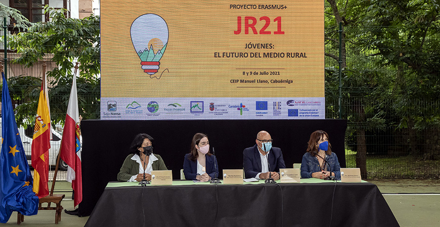 Los jvenes toman la palabra para debatir sobre su futuro en el mundo rural