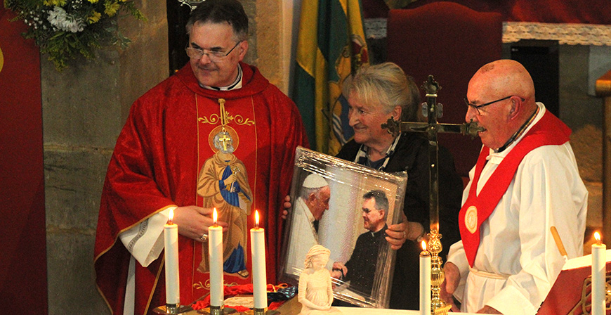 Juan Carlos Velarde celebra sus 25 aos sacerdotales