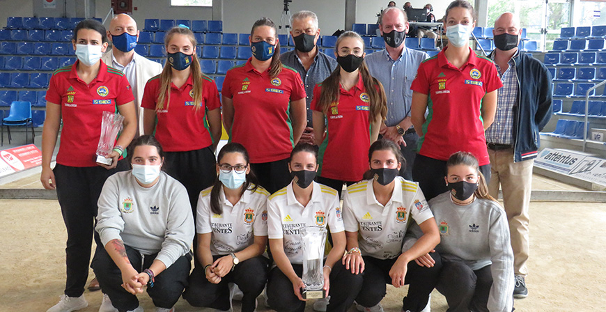 Las jugadoras de Campoo de Yuso se proclaman campeonas de la primera Supercopa Femenina