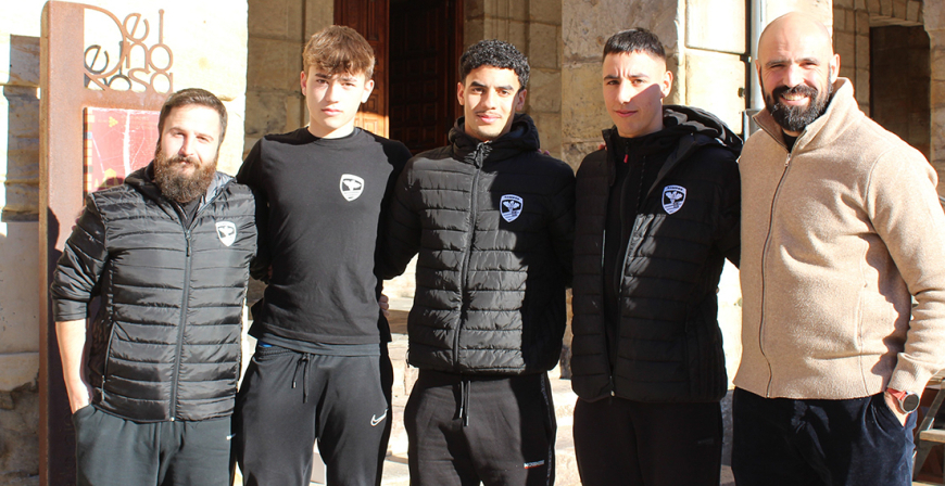 Los jugadores campurrianos de la seleccin cntabra de rugby visitan el Ayuntamiento de Reinosa
