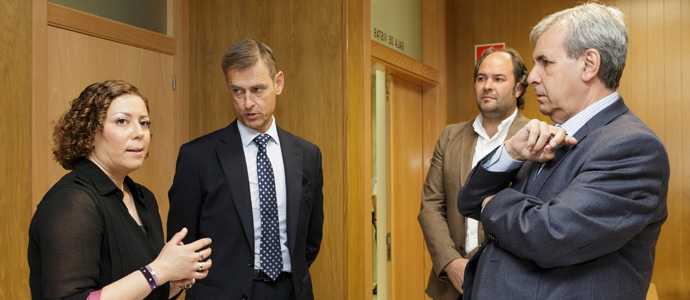 De la Sierra anuncia que se resolvern las deficiencias y problemas planteados por el personal del Juzgado de Reinosa