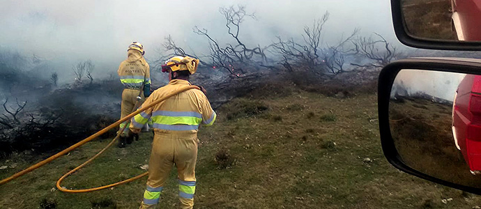La labor de los efectivos y la lluvia dan prcticamente por zanjado el episodio de incendios forestales en Cantabria