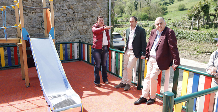 Lantueno y Rioseco estrenan parques infantiles 
