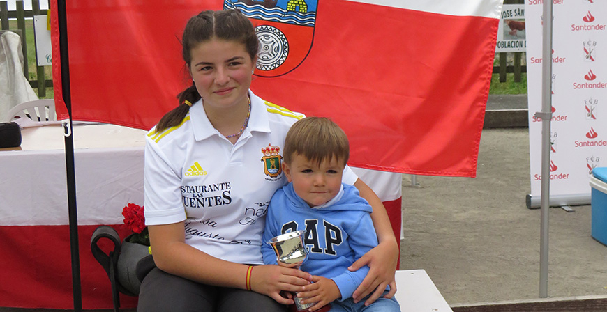 Lara Macho y Alba Martnez revalidan sus ttulos de campeonas de bolos en categora escolar y cadete femenino