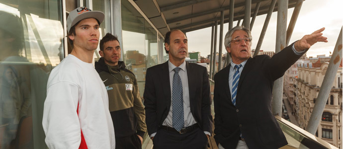 Laro Herrero y Javier Gutirrez Cuevas son recibidos por el presidente de Cantabria
