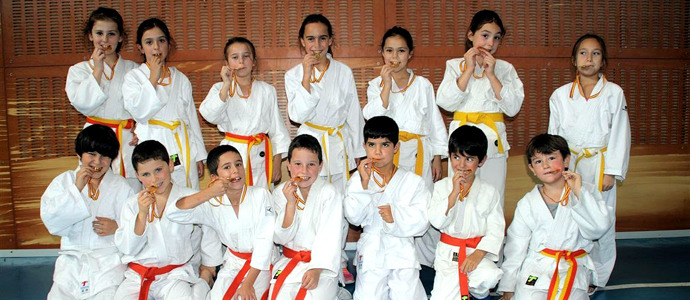 Lluvia de medallas para los benjamines del Judo Club Menesiano