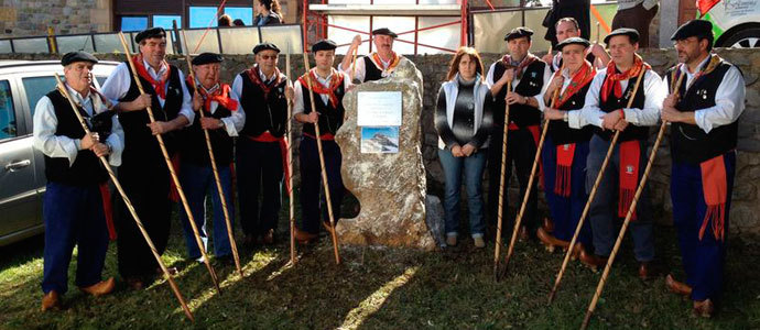 La localidad de Trasierra dedica una placa a la Ronda La Esperanza de Requejo