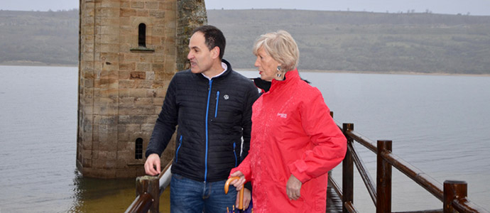 Lomb visita la rehabilitacin de la pasarela de acceso a la torre de la iglesia de Villanueva de las Rozas