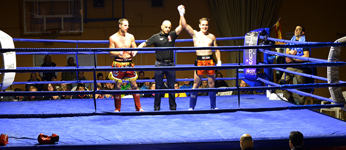 Los luchadores campurrianos vencen en sus combates de kick-boxing