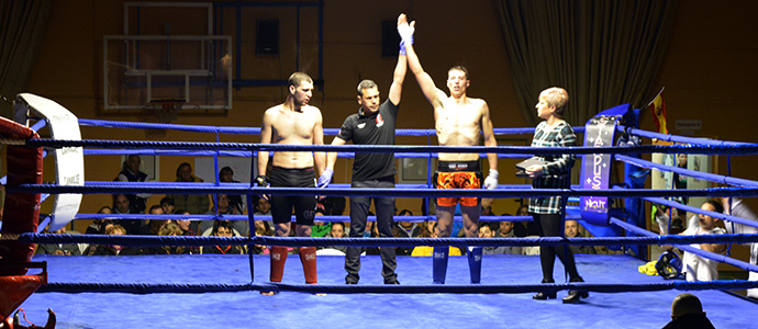 Los luchadores campurrianos vencen en sus combates de kick-boxing