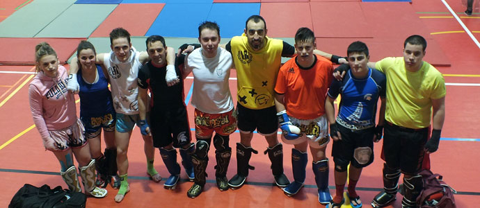 Luchadores solidarios
