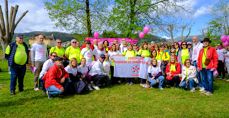 'Luchamos por la vida' re�ne a m�s de 6.000 personas en Los Corrales de Buelna
