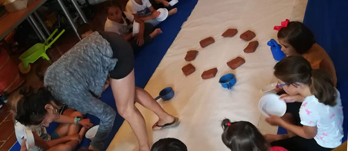 La ludoteca de Campoo de Yuso celebr un taller de experimentacin plstica