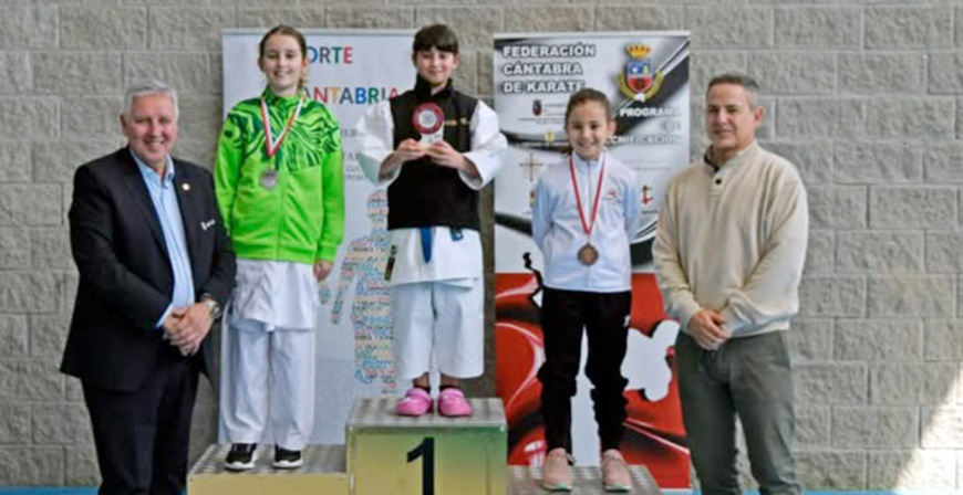 Maia S�nchez Calder�n se cuelga el oro en la modalidad Kumite de los Juegos Escolares de Cantabria