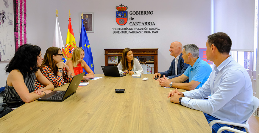 La Mancomunidad Alto Ebro analiza con la Consejera de Inclusin el estado de los servicios sociales en Campoo y sus lneas de futuro
