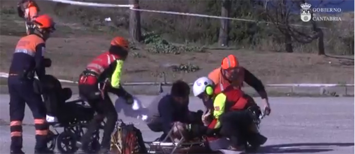 Maniobras de rescate de una persona con multidiscapacidad