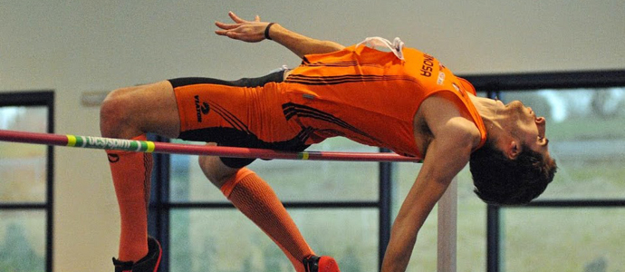 Manuel Sainz consigue la mnima en salto de altura para el Nacional junior